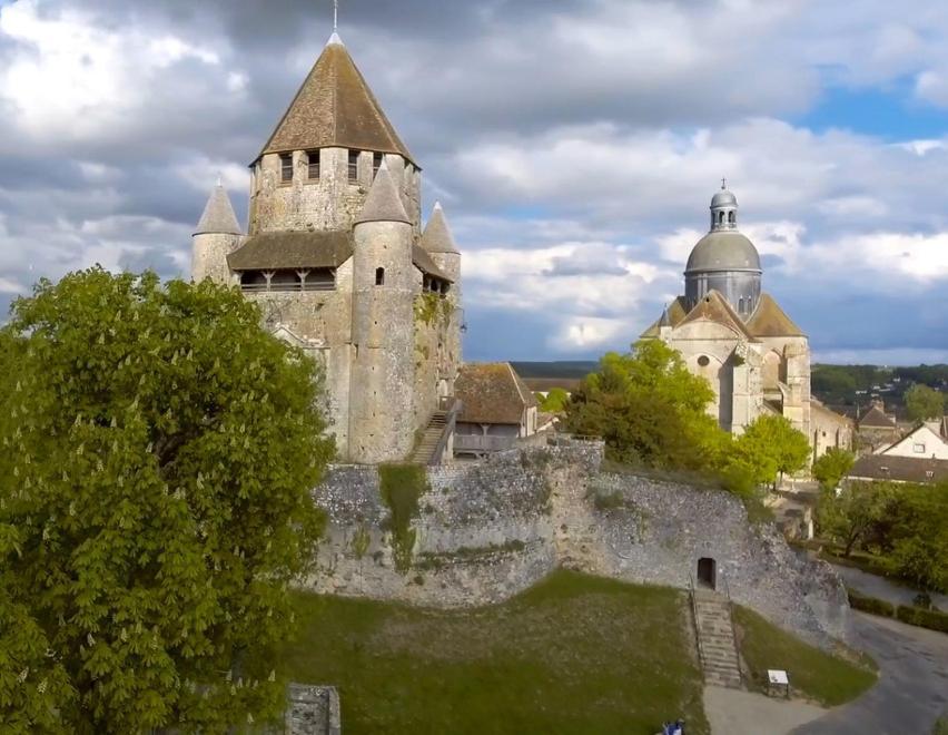 Gite Dans Une Ancienne Corps De Ferme D Provins Bagian luar foto