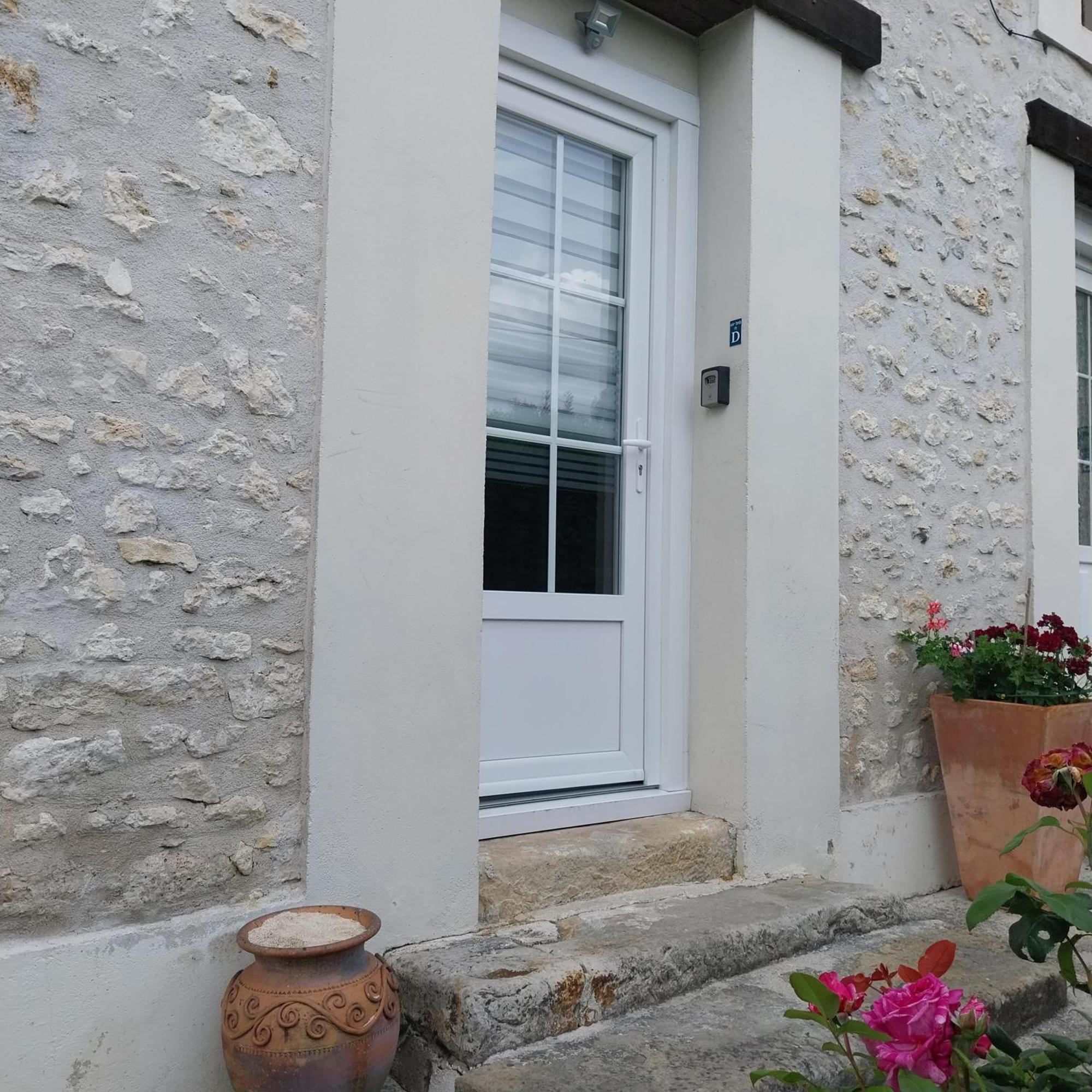 Gite Dans Une Ancienne Corps De Ferme D Provins Bagian luar foto