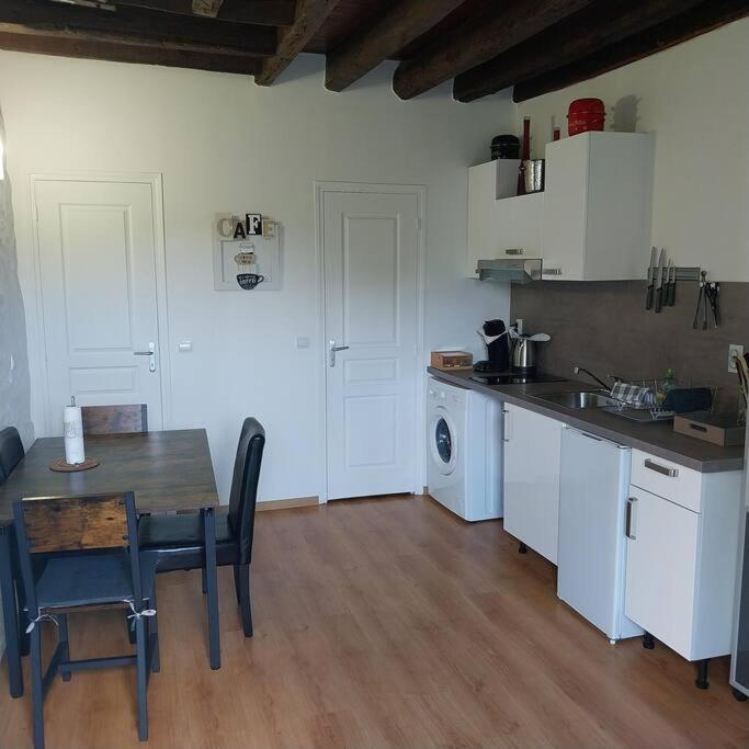 Gite Dans Une Ancienne Corps De Ferme D Provins Bagian luar foto