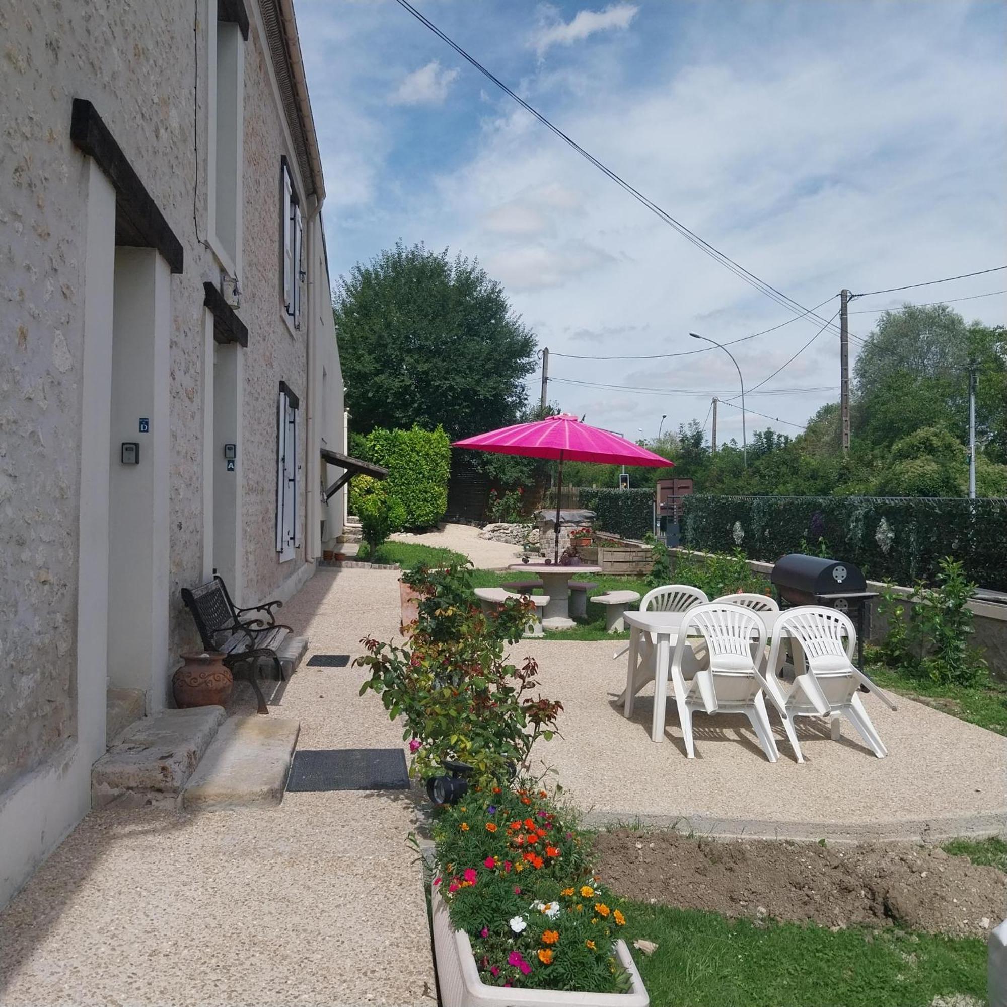 Gite Dans Une Ancienne Corps De Ferme D Provins Bagian luar foto